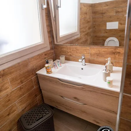 Domo San Leone - Storica Con Vasca Idromassaggio, Giardino E Parcheggio Privato 3* Uta
